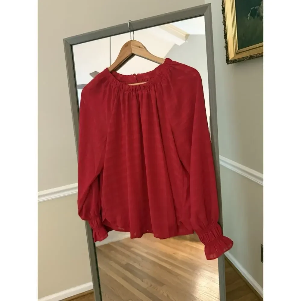New with tags Womens Red Puff Smocked Cuffed Top Size Small‎
